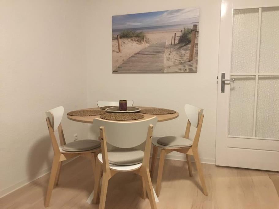 Schoene 2-Zimmerwohnung, 10 Geh-Minuten Zum Strand تيميندورفير ستراند المظهر الخارجي الصورة
